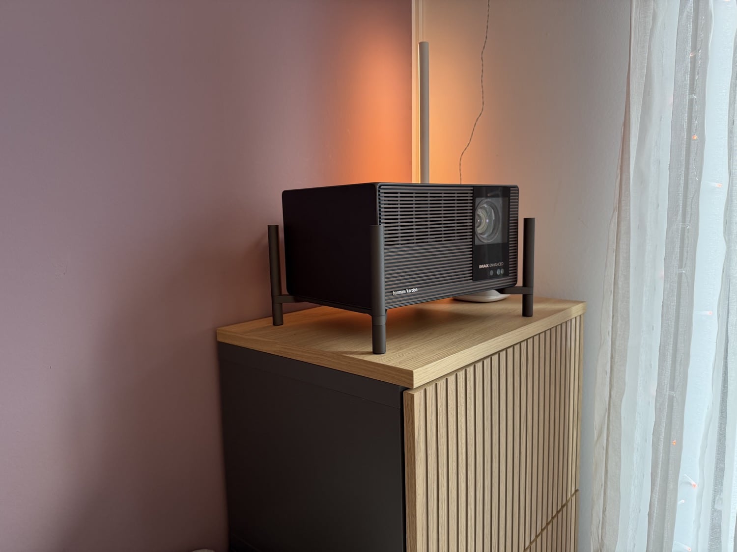 <span class="entry-title-primary">XGIMI Titan Noir Ultra Max im Video: Ein Projektor für 5.499 Euro?!</span> <span class="entry-subtitle">Hier verschiebt sich sogar die Linse</span>