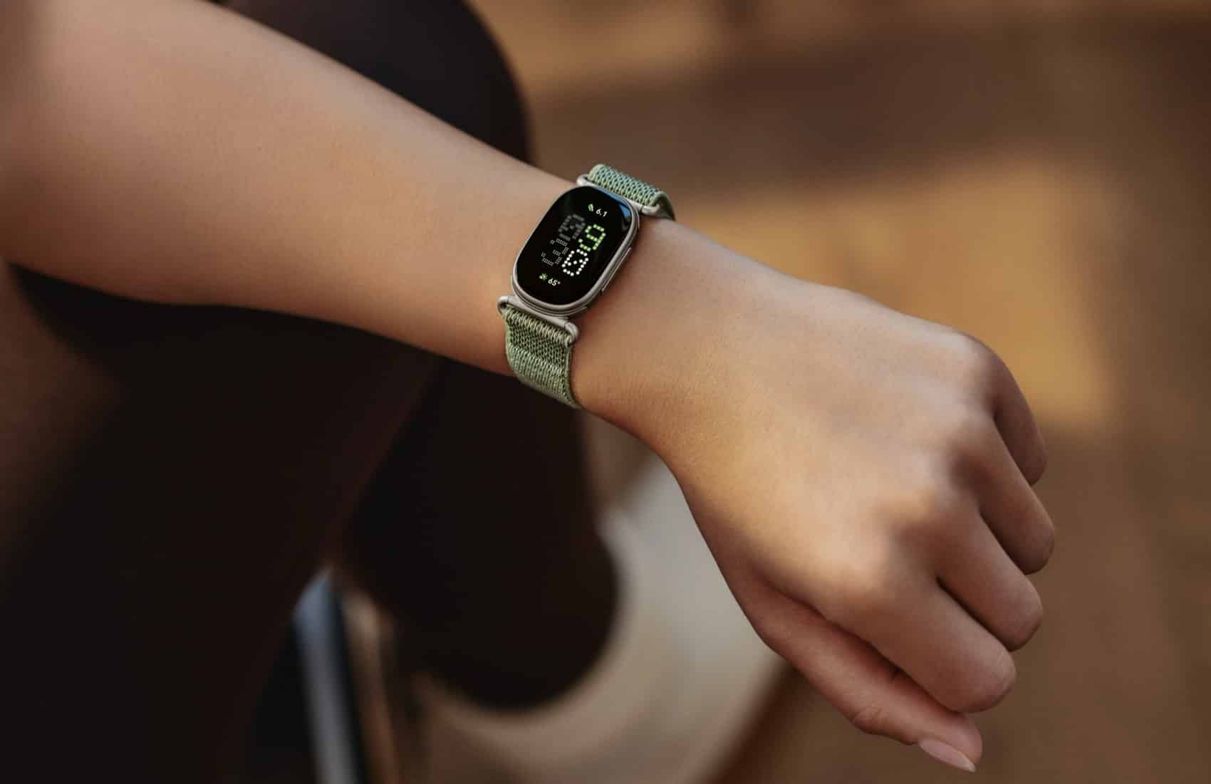Google Fitbit Edge am Handgelenk