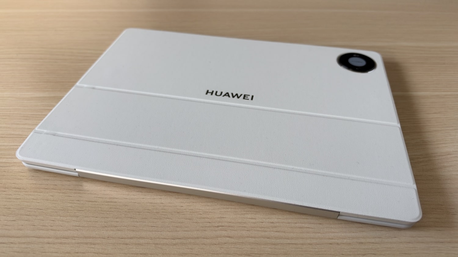 Huawei MatePad Pro 12" 2026 mit Glide Keyboard im zugeklappten Zustand