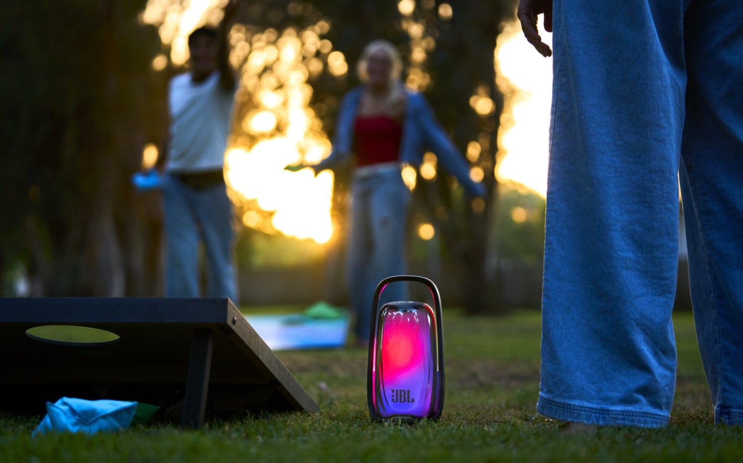 JBL Pulse 6 in einem Park