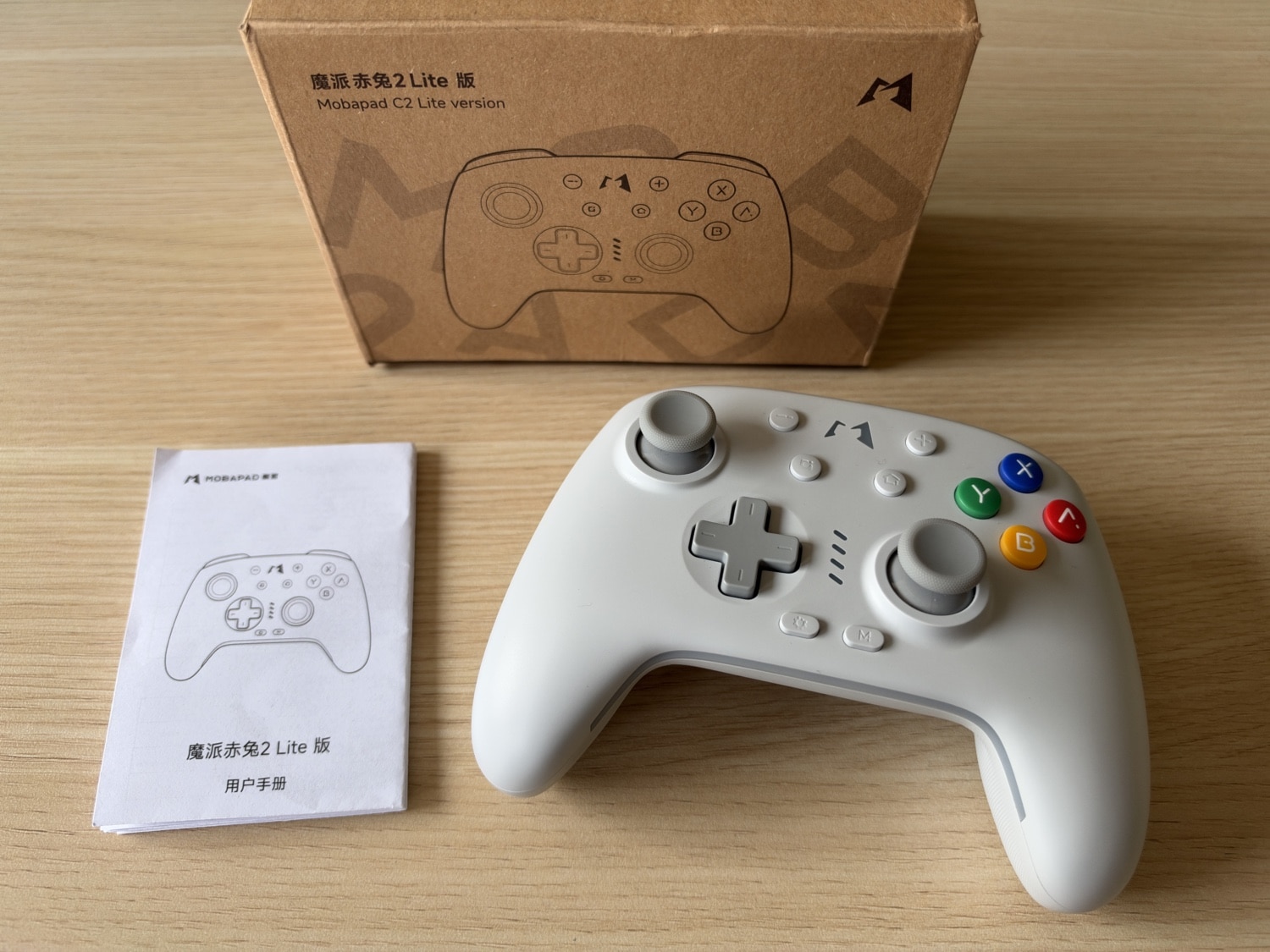 <span class="entry-title-primary">Mobapad C2 Lite: Neuer gut ausgestatteter Einstiegs-Controller für Switch 2 und Co.</span> <span class="entry-subtitle">Hall Effect-Joysticks und weiche Membran-Tasten</span>