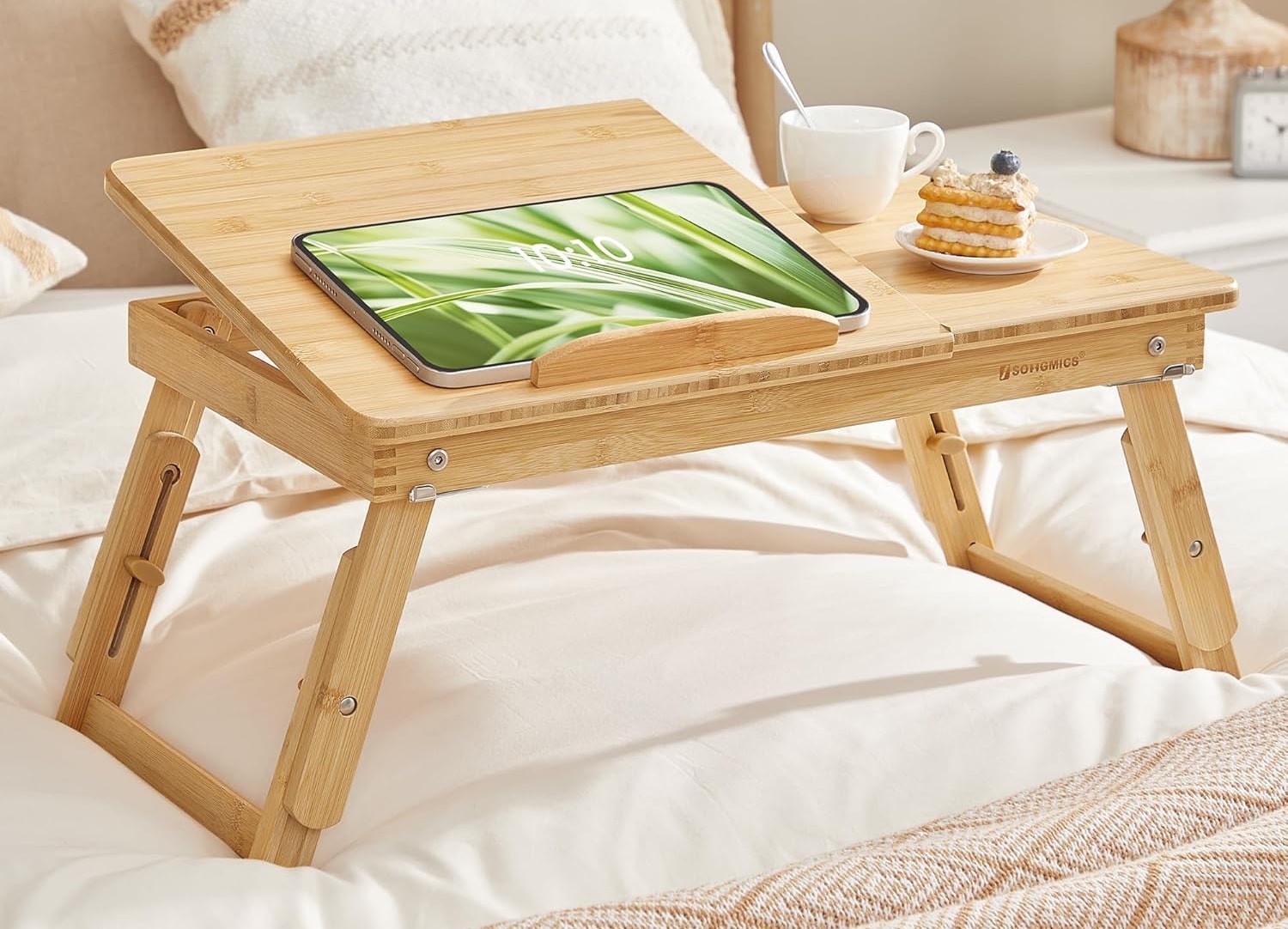 <span class="entry-title-primary">Songmics Laptoptisch: Bequem vom Sofa oder Bett aus mit dem MacBook arbeiten</span> <span class="entry-subtitle">Produktiv sein, wo sonst nur die Fernbedienung liegt</span>